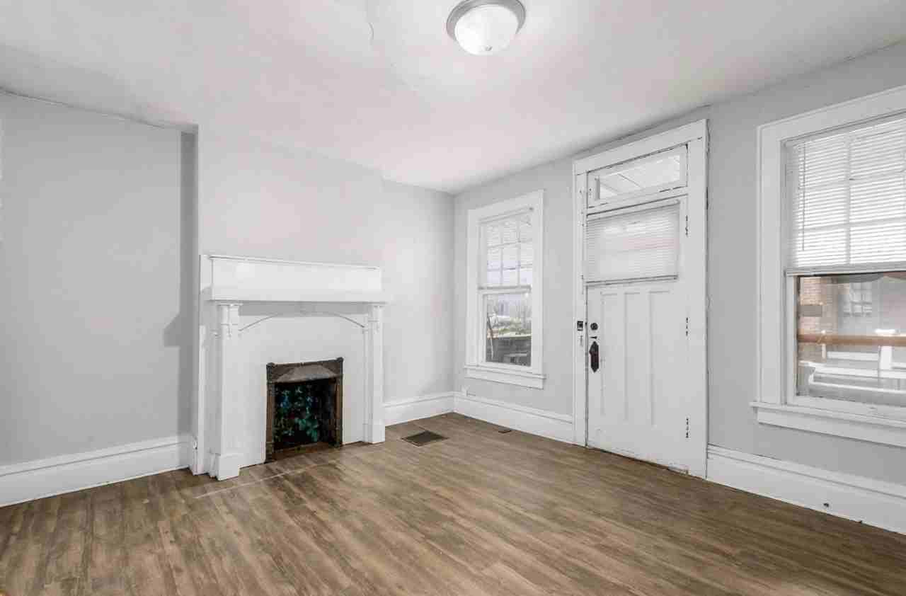 24 E 2nd Ave #2