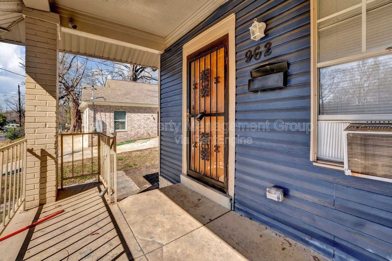964 Joseph Pl - Photo 3 of 15