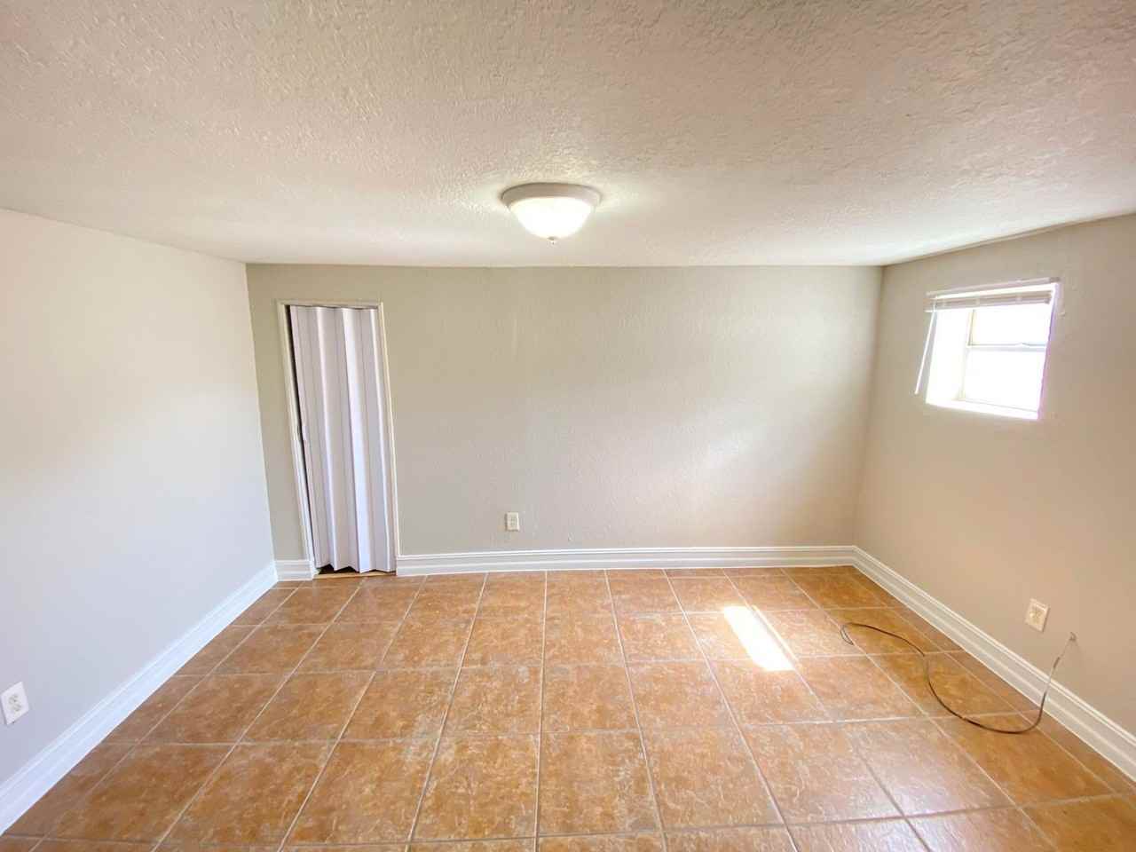 812 W Livingston St #B - Photo 6 of 16