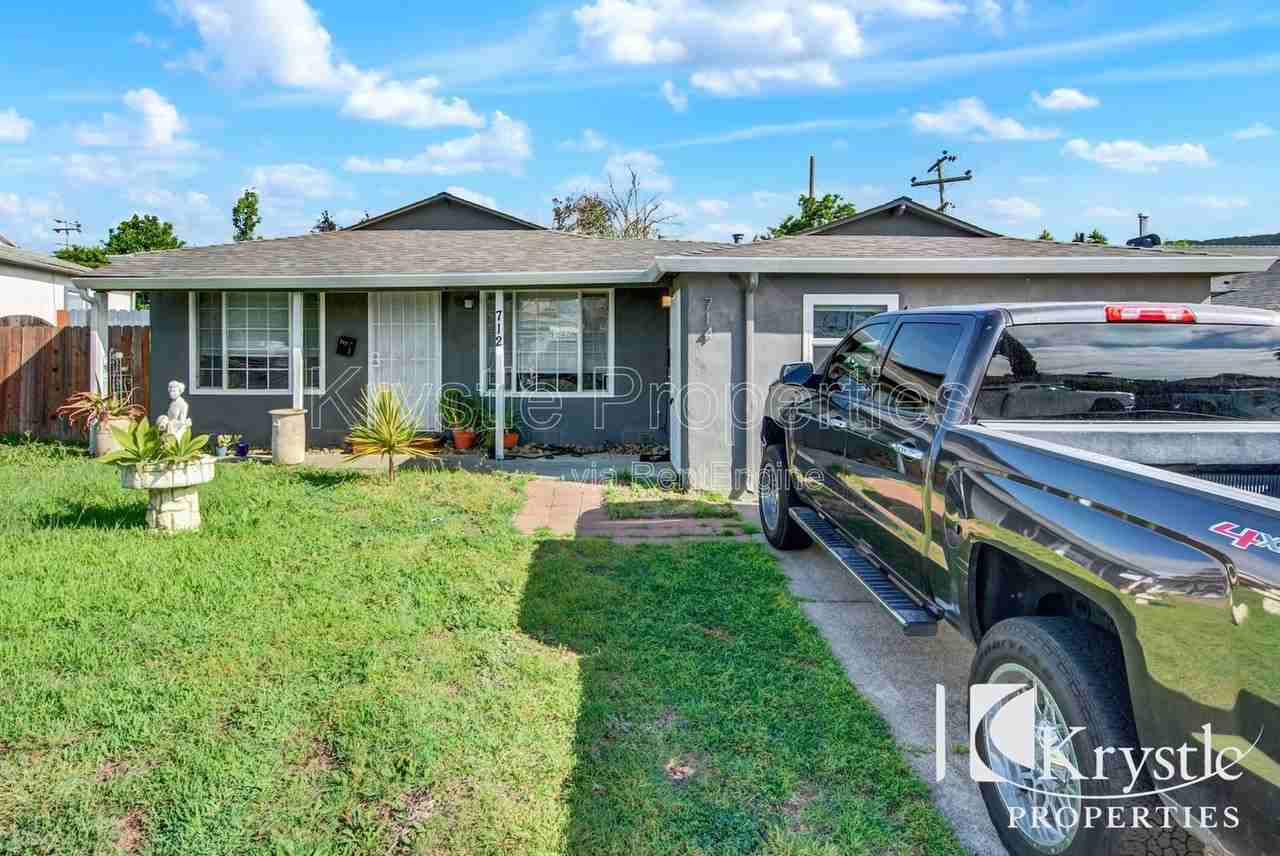 714 Gateway Dr - Photo 2 of 18