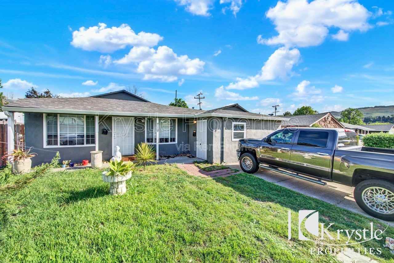 714 Gateway Dr - Photo 4 of 18