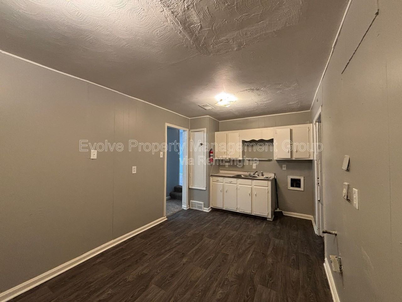 4268 Glenbrook St - Photo 4 of 21