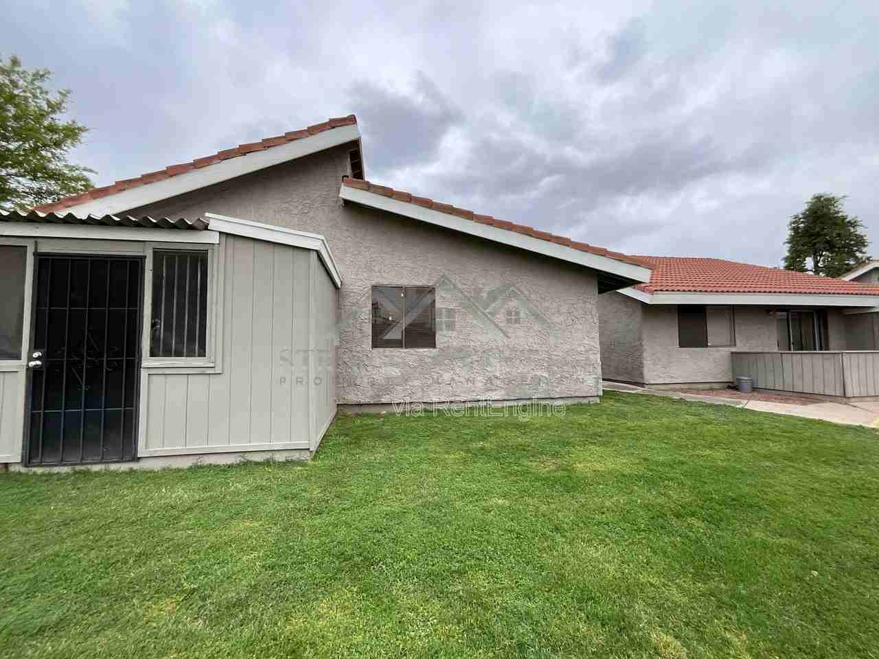 405 E Bruce Ave #A - Photo 4 of 41