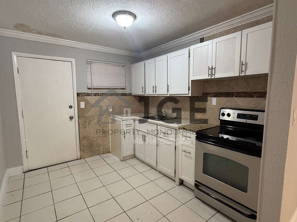 7710 Nw 3rd Ave - Photo 4 of 9