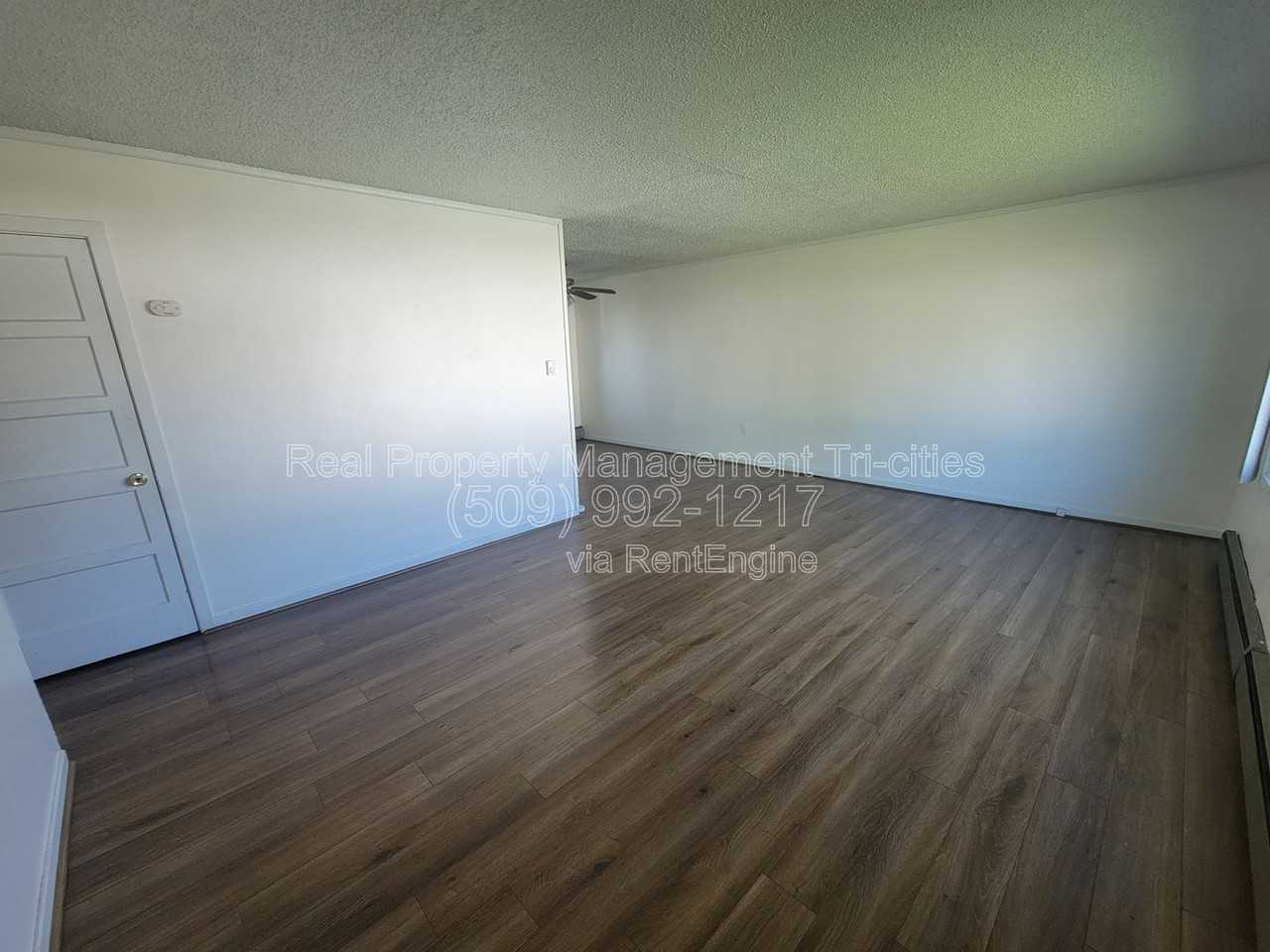 1003 Torbett St - Photo 2 of 11