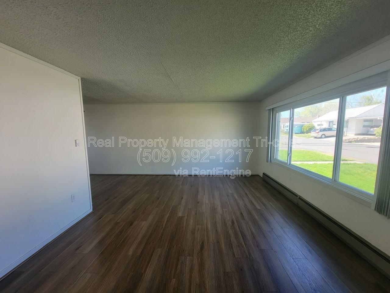 1003 Torbett St - Photo 3 of 11