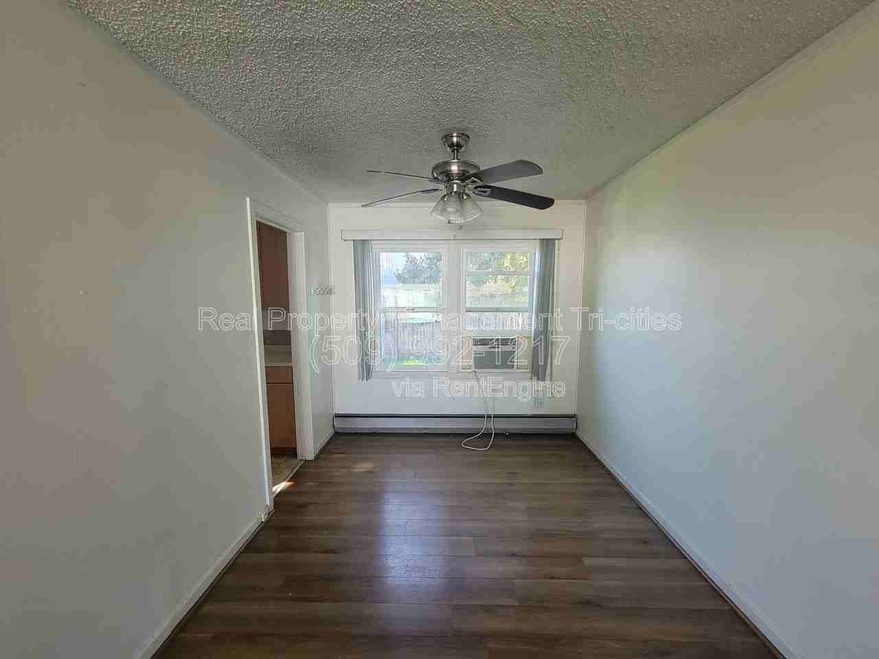 1003 Torbett St - Photo 4 of 11