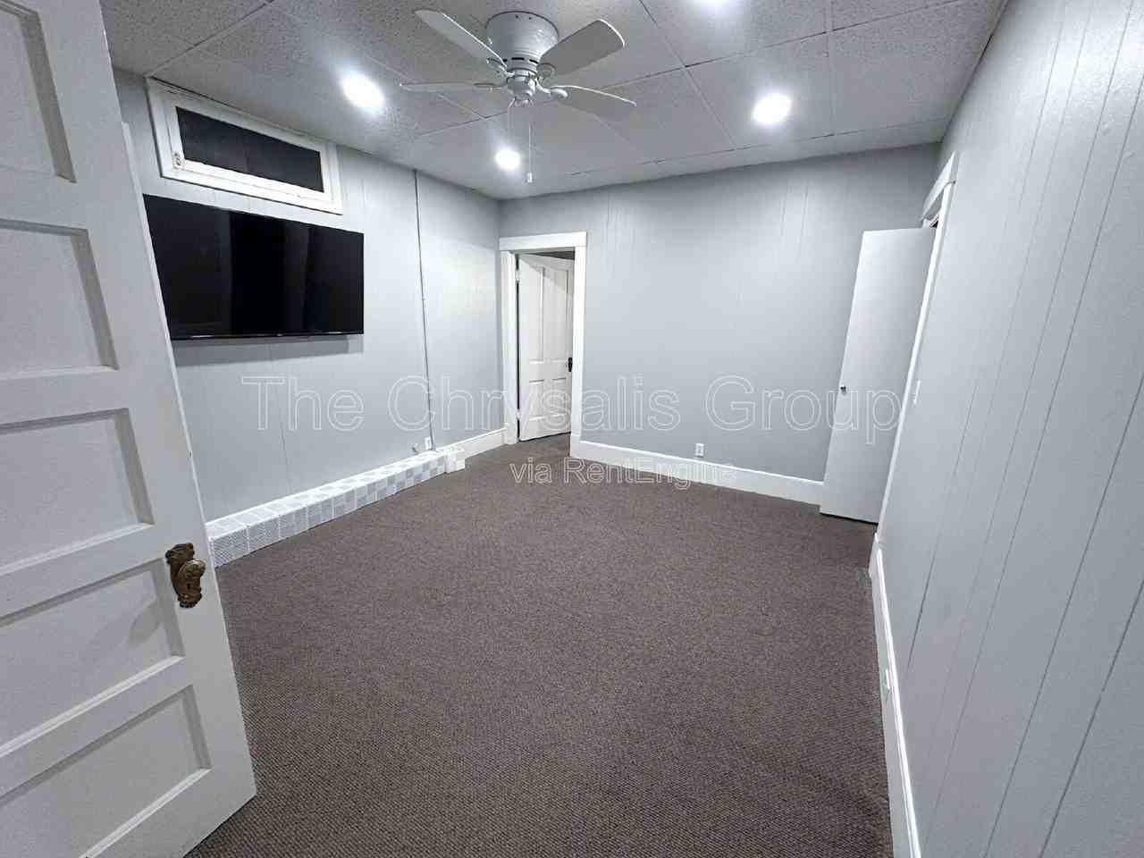 519 S Main St - Photo 4 of 9