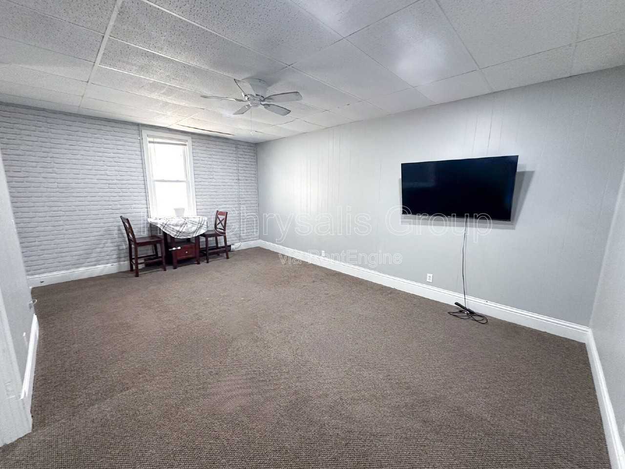 519 S Main St - Photo 7 of 9