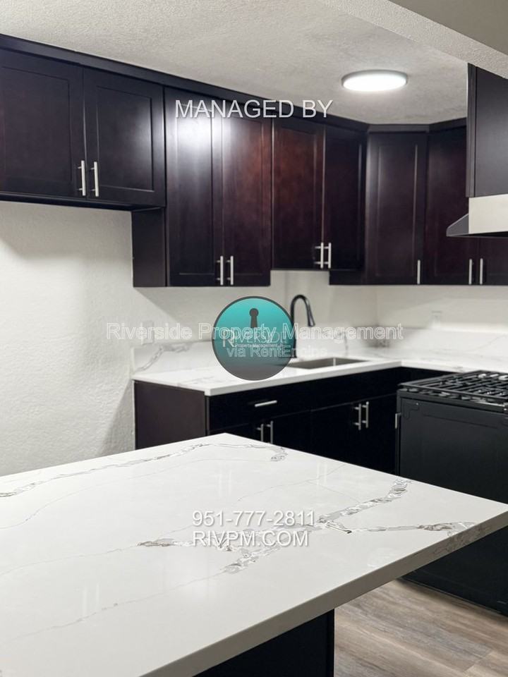 24146 Atwood Ave - Photo 5 of 11