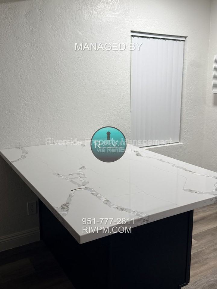 24146 Atwood Ave - Photo 6 of 11