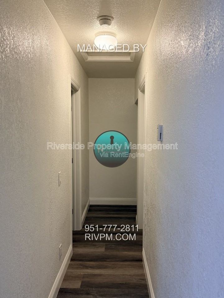 24146 Atwood Ave - Photo 7 of 11