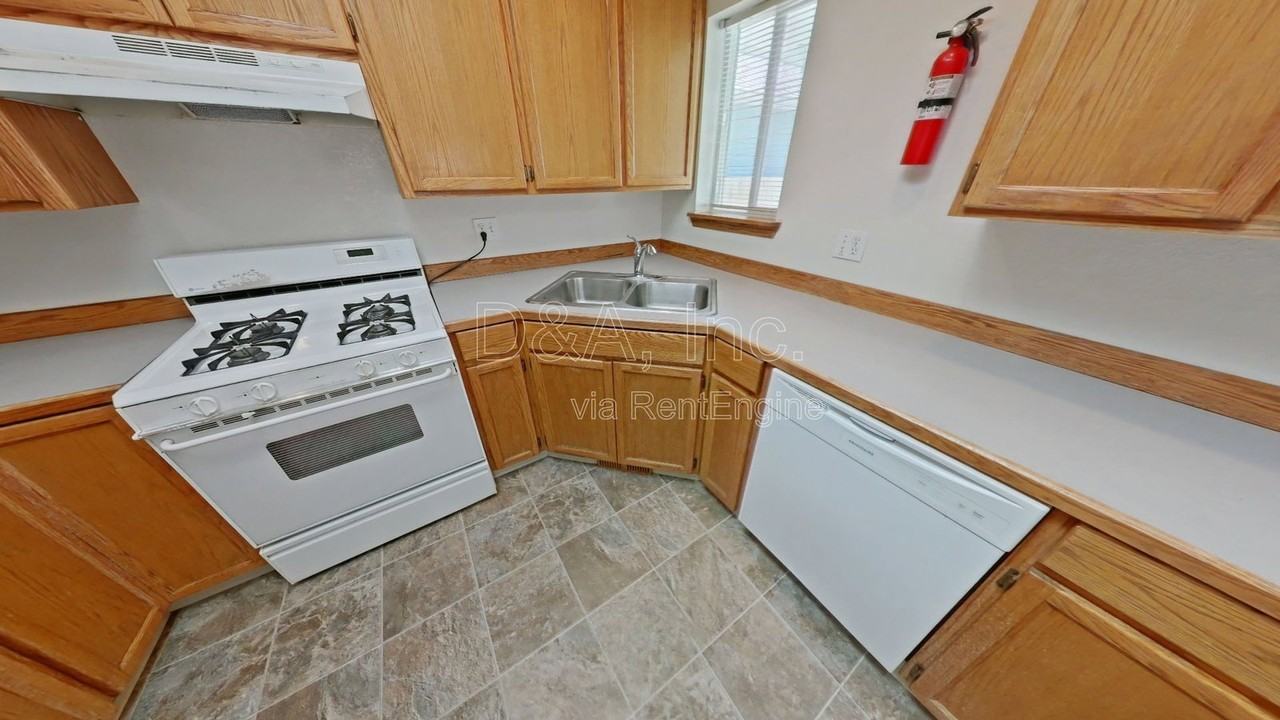 163 Se Partridge Dr - Photo 7 of 20