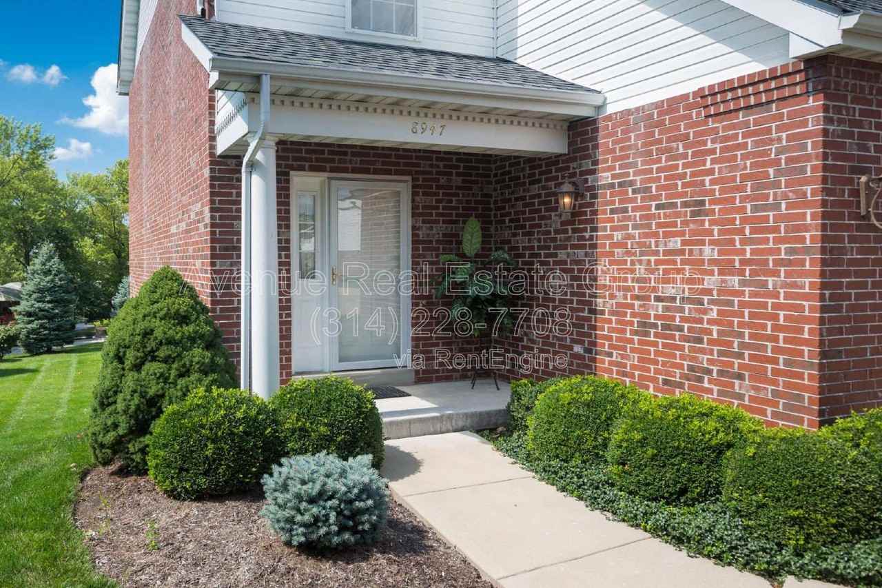 8947 Hilltop Manor Dr - Photo 2 of 25