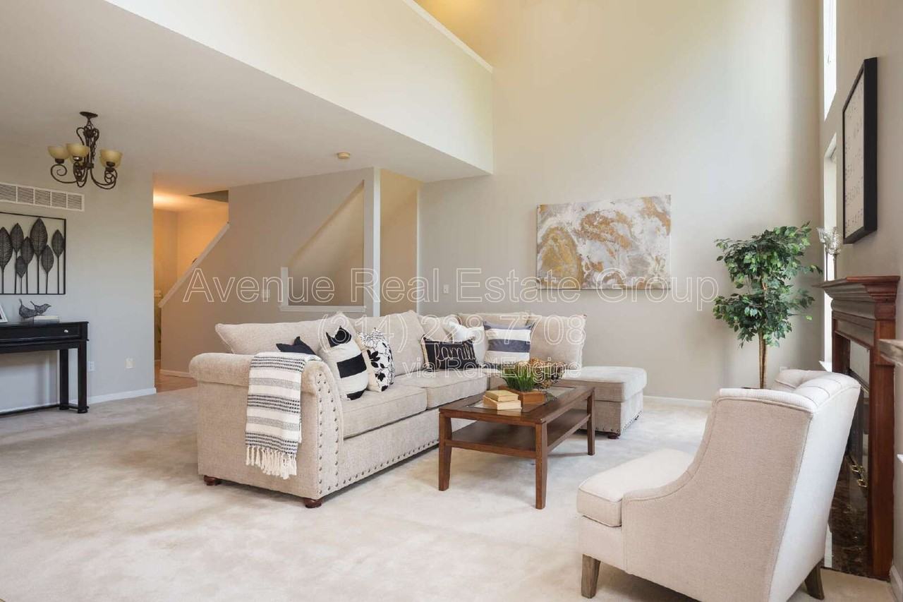 8947 Hilltop Manor Dr - Photo 3 of 25