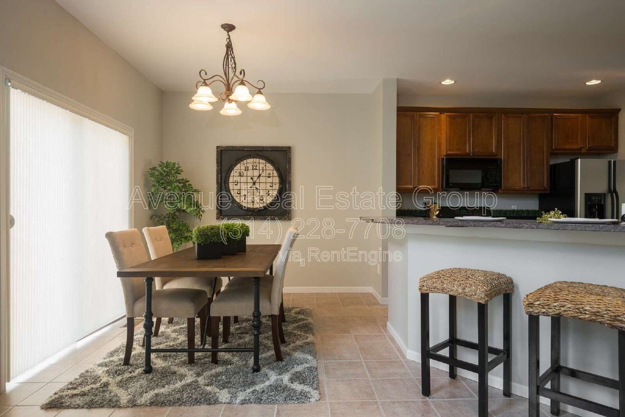 8947 Hilltop Manor Dr - Photo 4 of 25