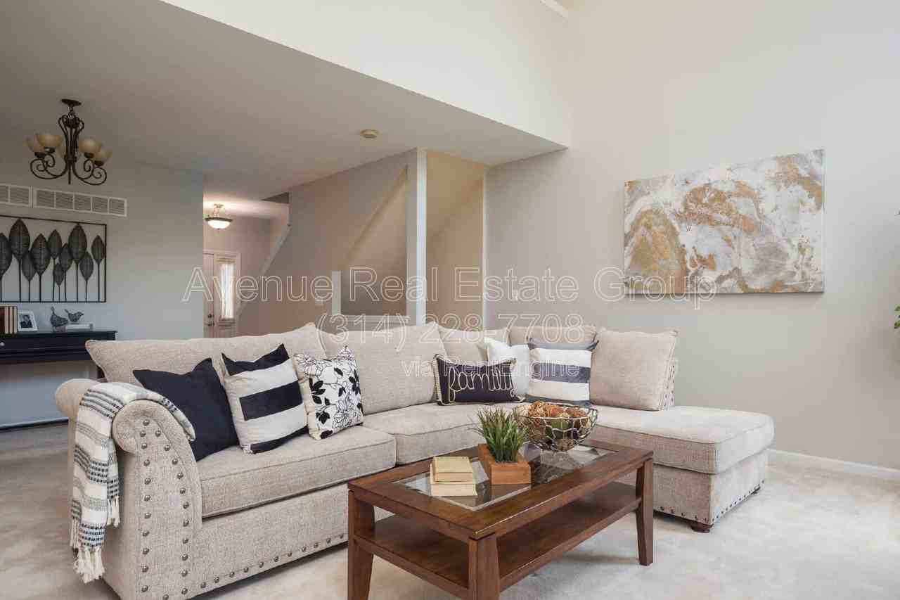 8947 Hilltop Manor Dr - Photo 5 of 25