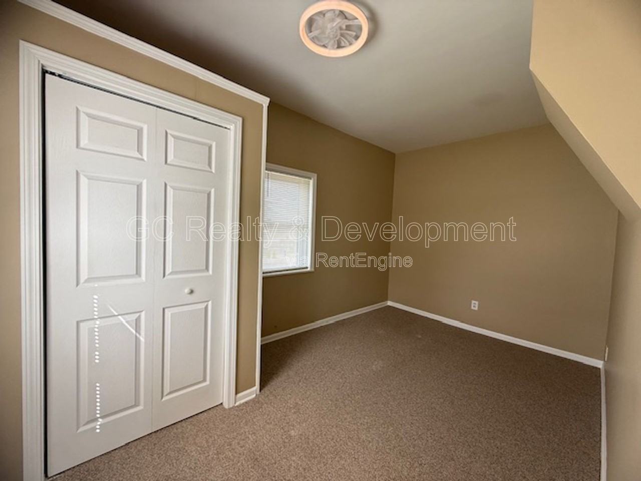 101 S La Fox St - Photo 4 of 12