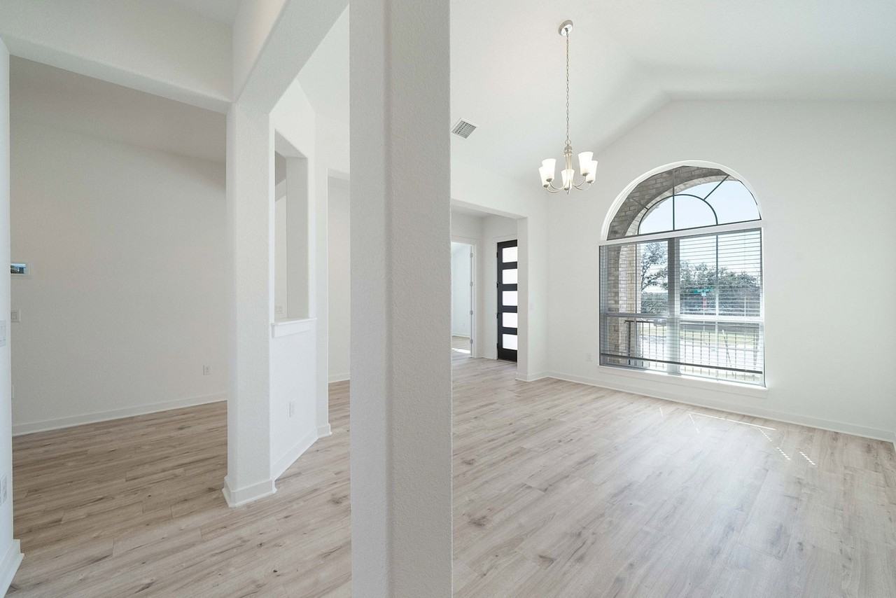 4313 Deer Lake Ln - Photo 5 of 50