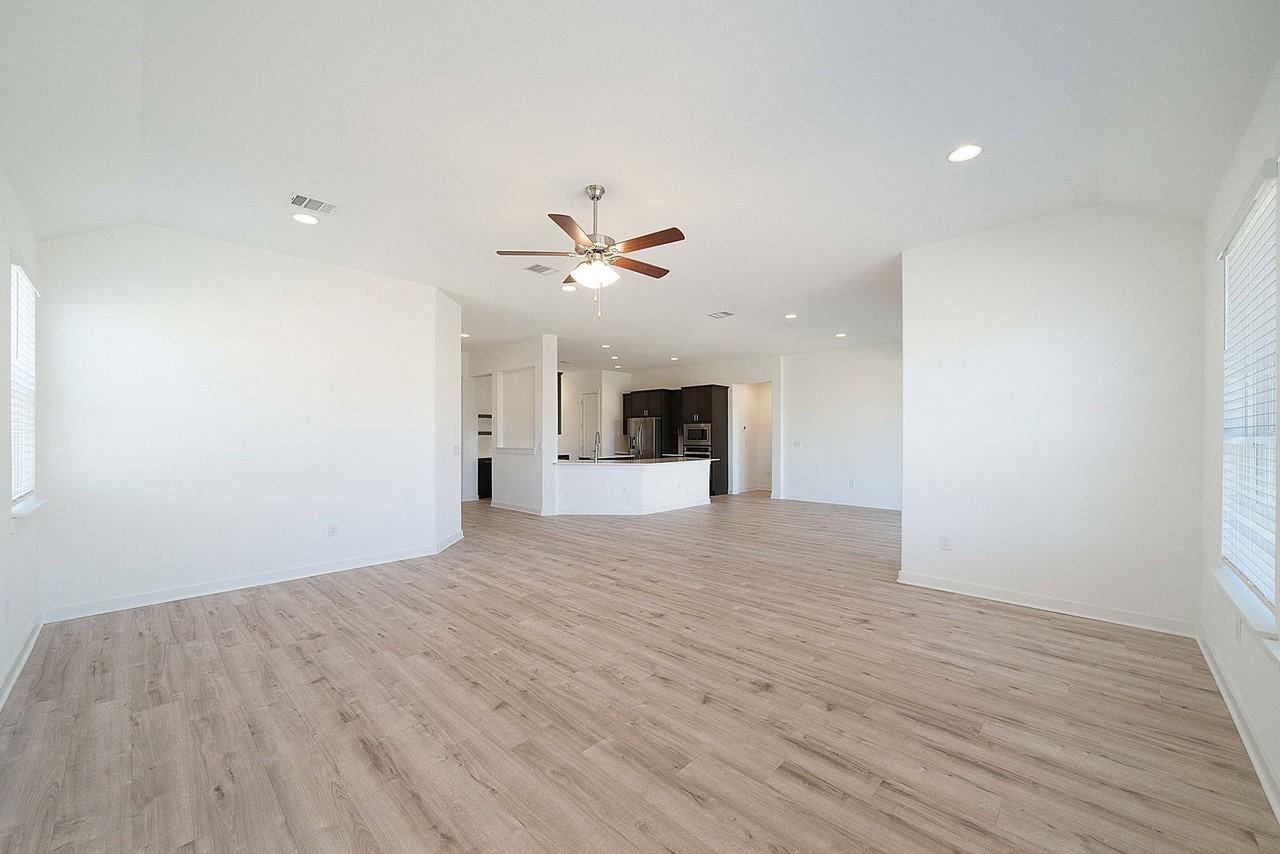 4313 Deer Lake Ln - Photo 6 of 50