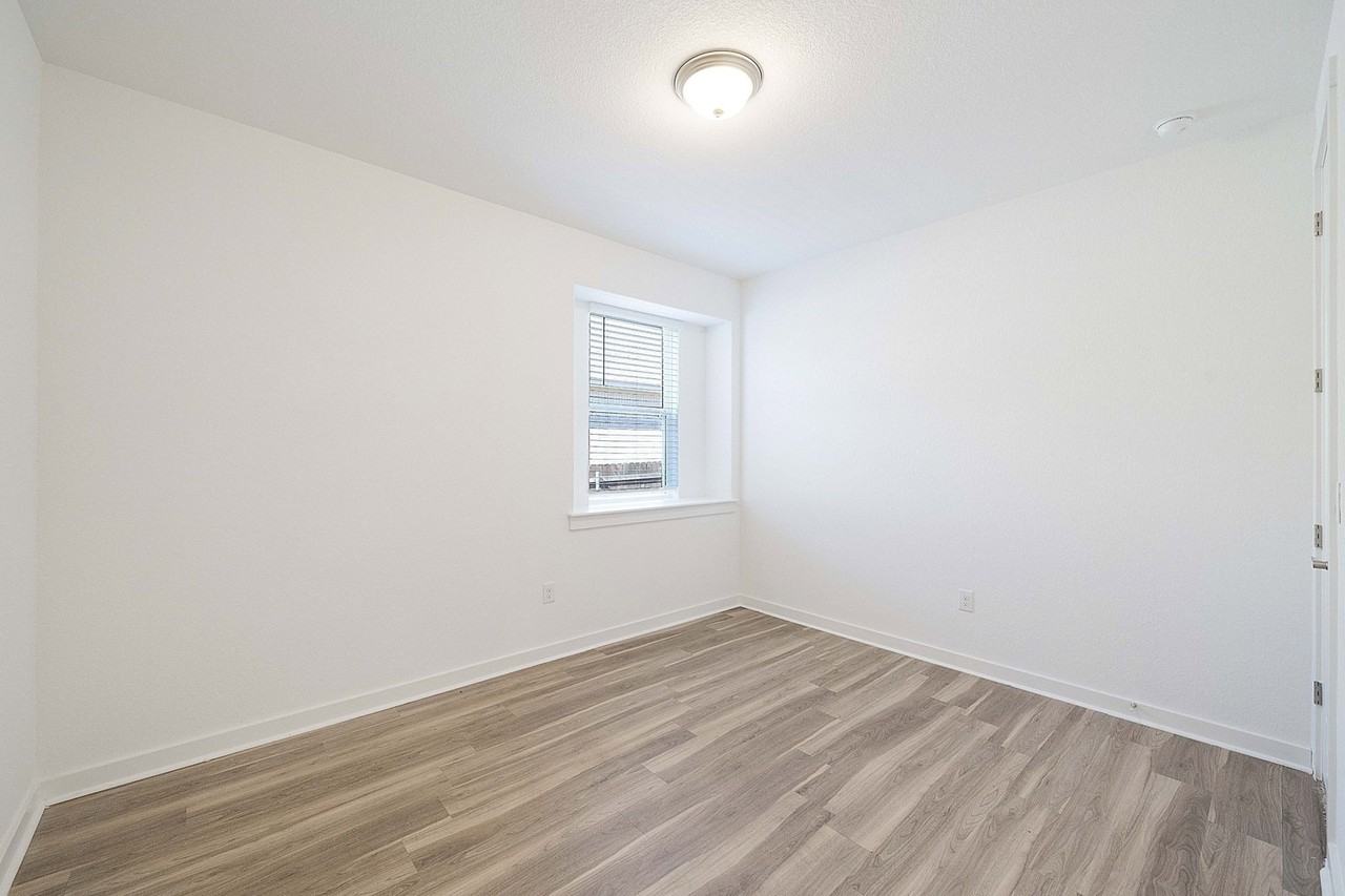 4313 Deer Lake Ln - Photo 7 of 50