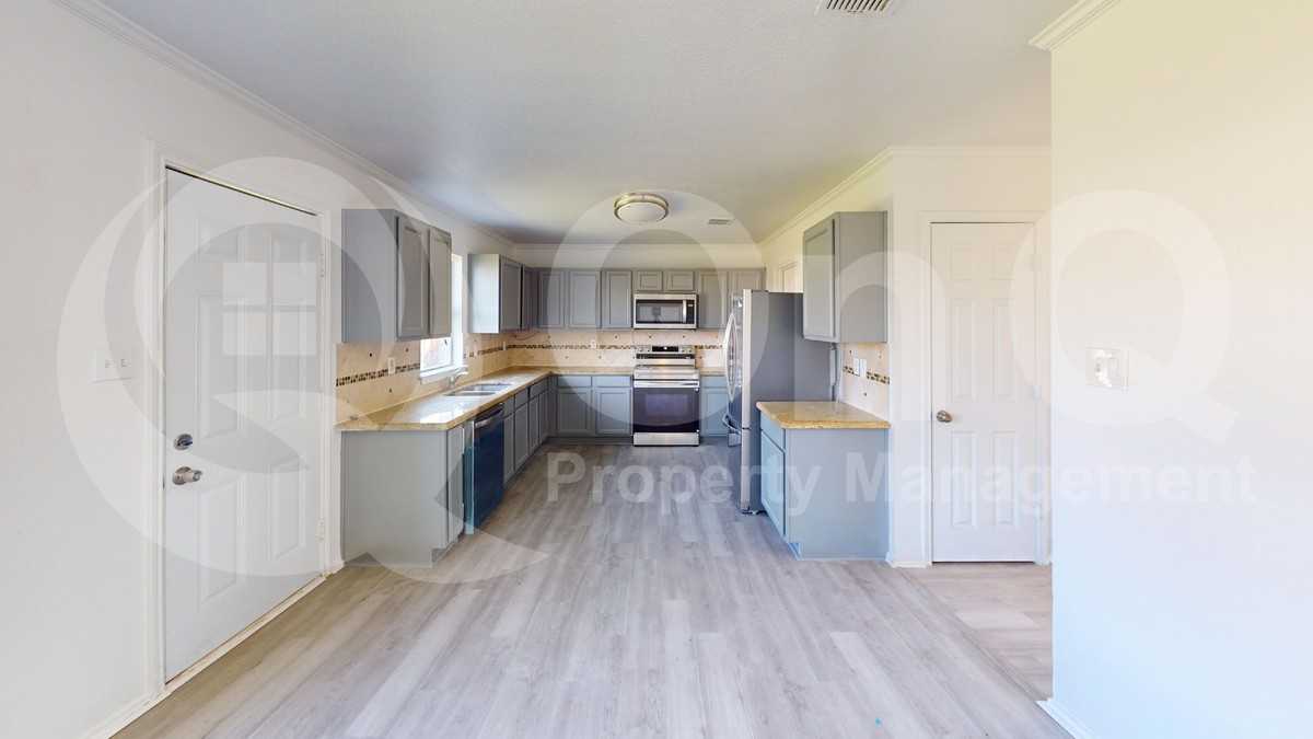 6031 Susanna Dr - Photo 4 of 21