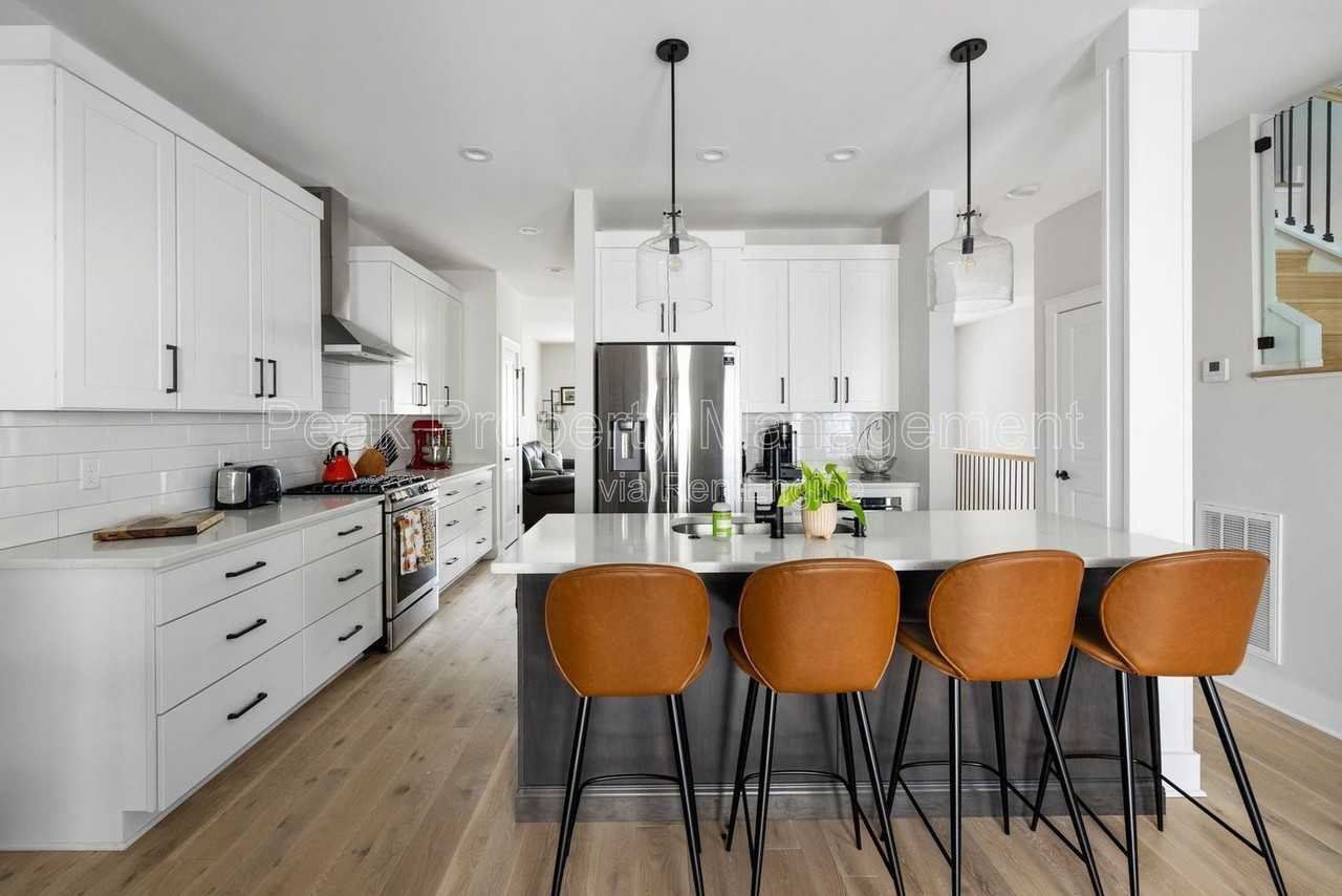 3120 N St - Photo 3 of 40