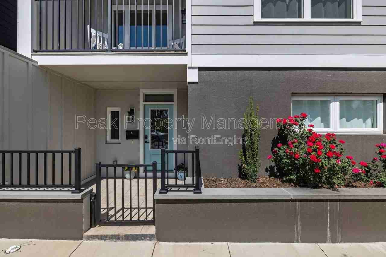 3120 N St - Photo 5 of 40