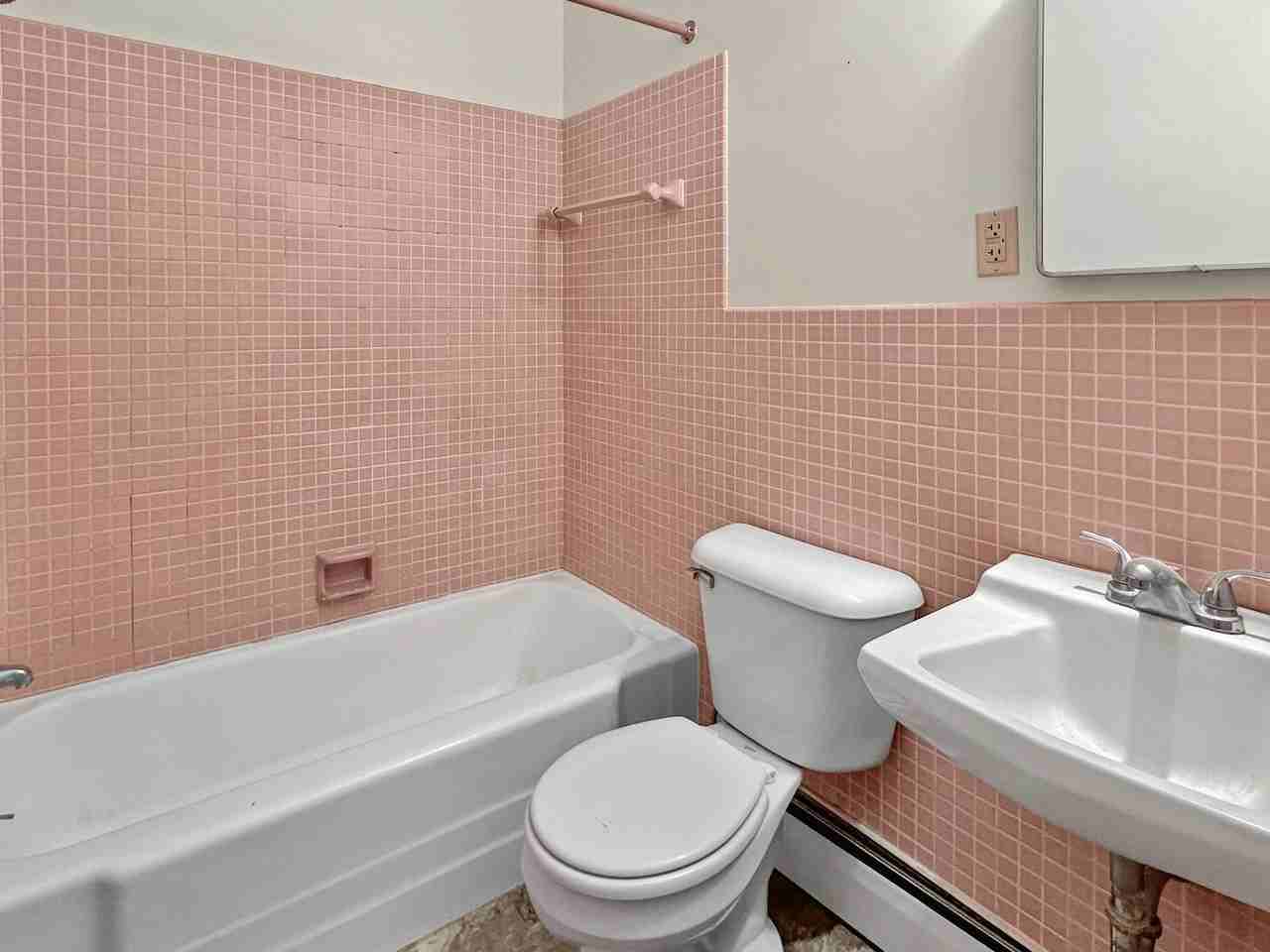 2833 S Burdick St #C - Photo 3 of 6