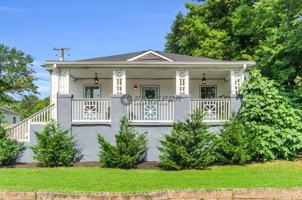 featured image of 44 4th Ave