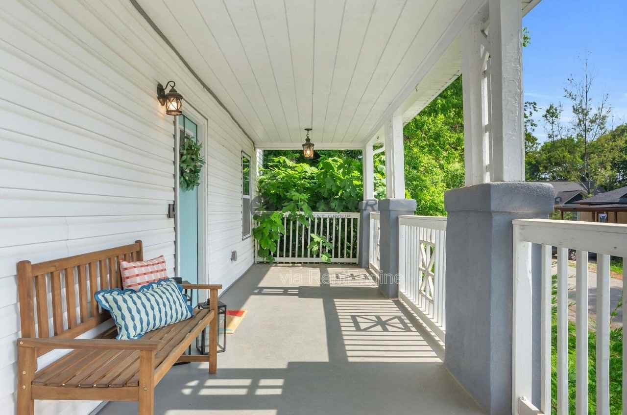 44 4th Ave - Photo 6 of 31