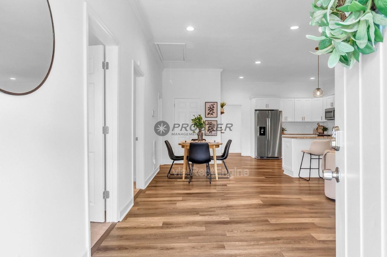 44 4th Ave - Photo 7 of 31