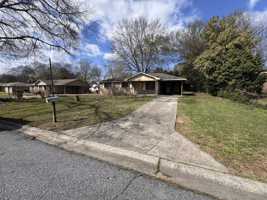 featured image of 2541 Medford Pl