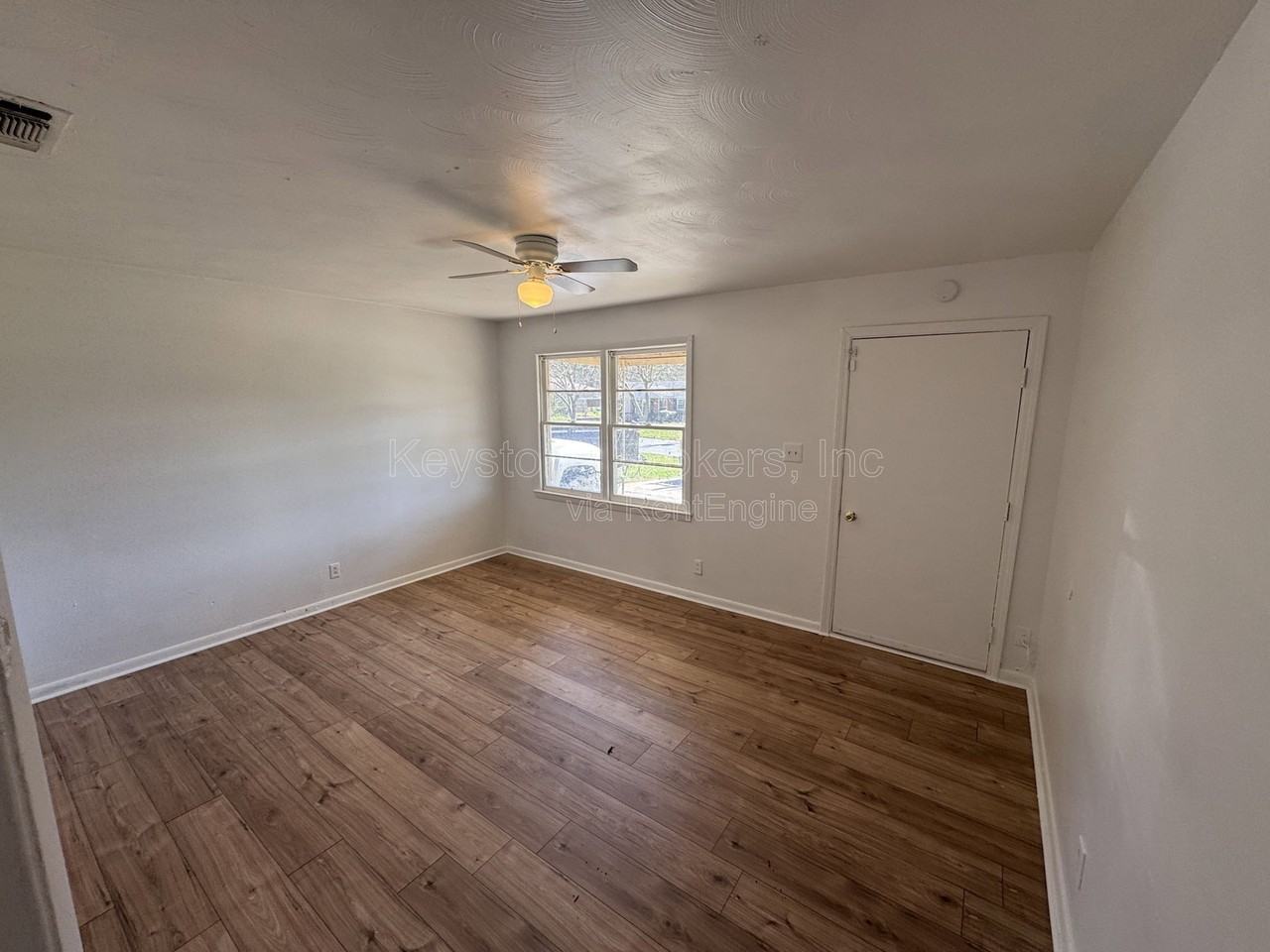 2541 Medford Pl - Photo 3 of 7