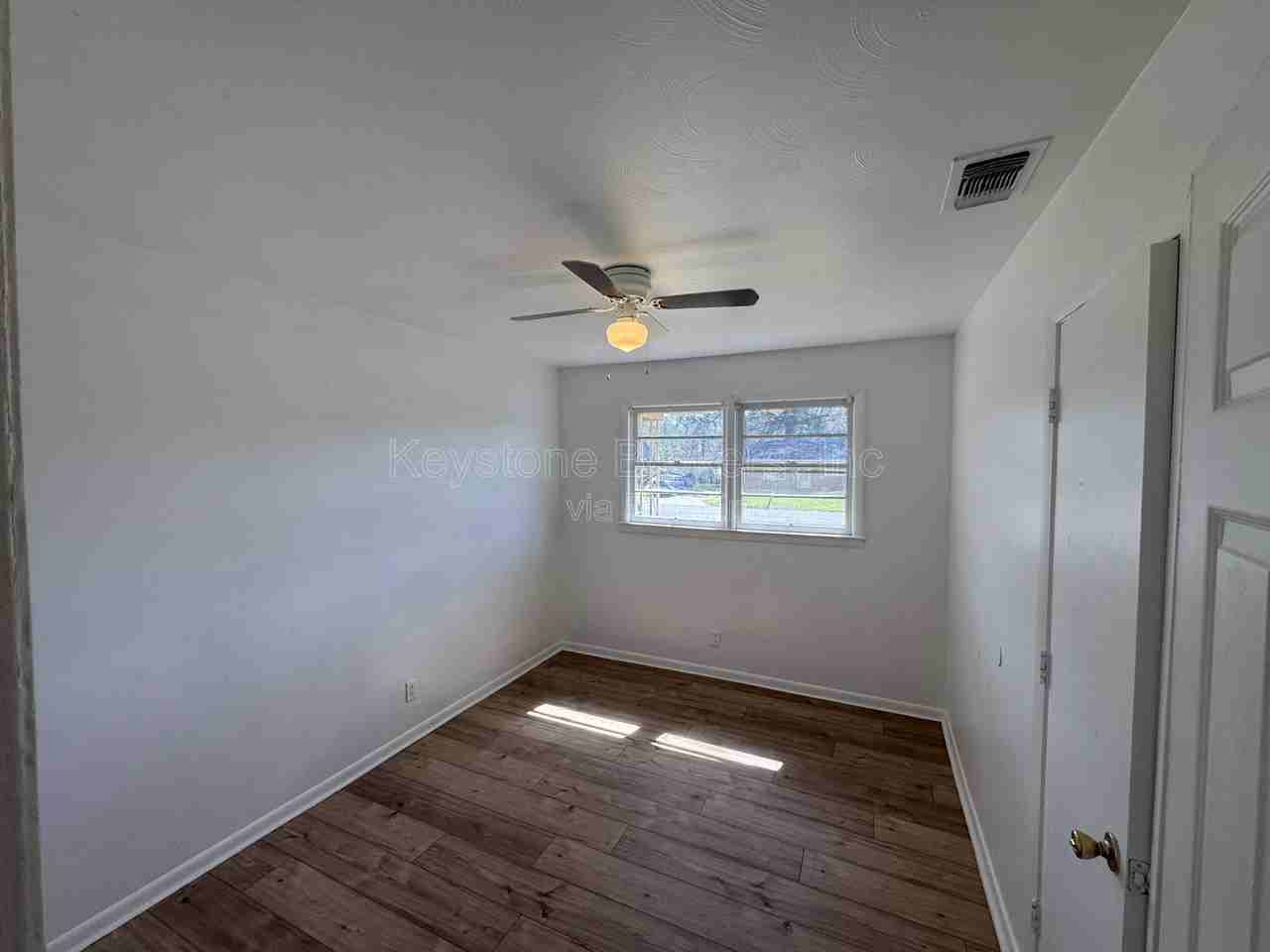 2541 Medford Pl - Photo 4 of 7