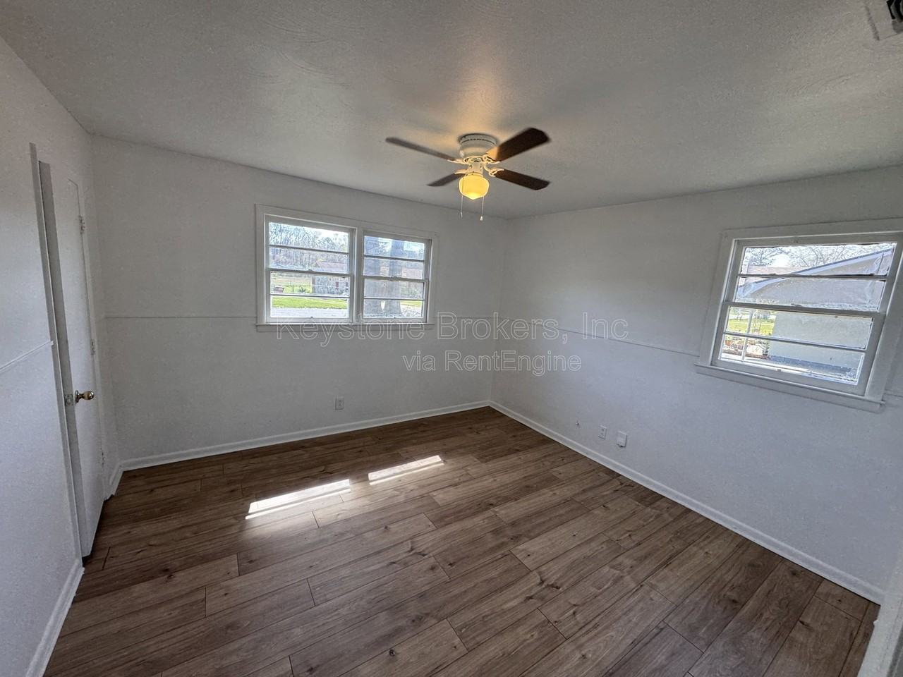 2541 Medford Pl - Photo 5 of 7