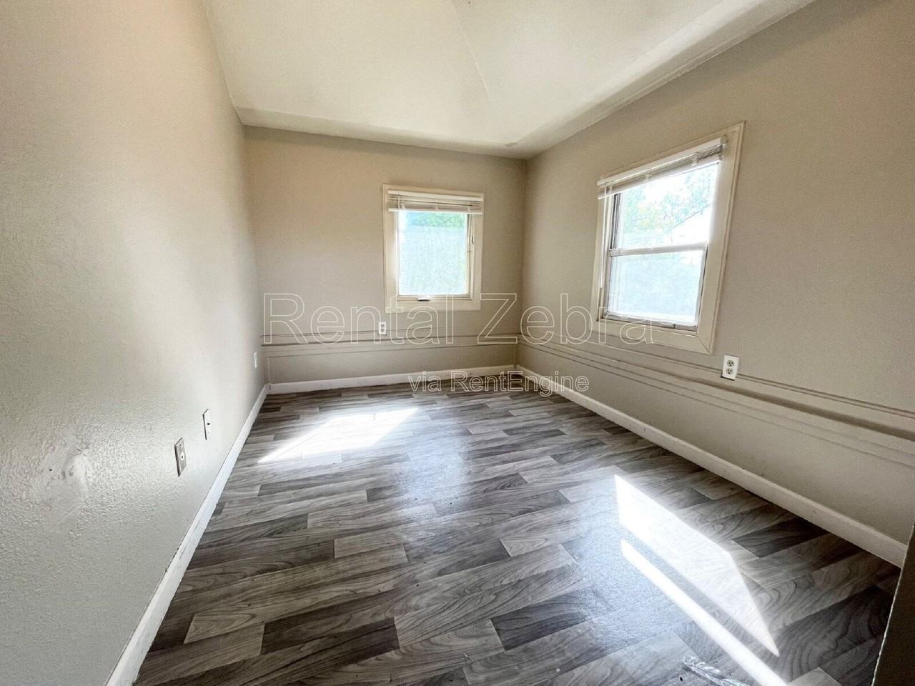 355 W 22nd St - Photo 4 of 6