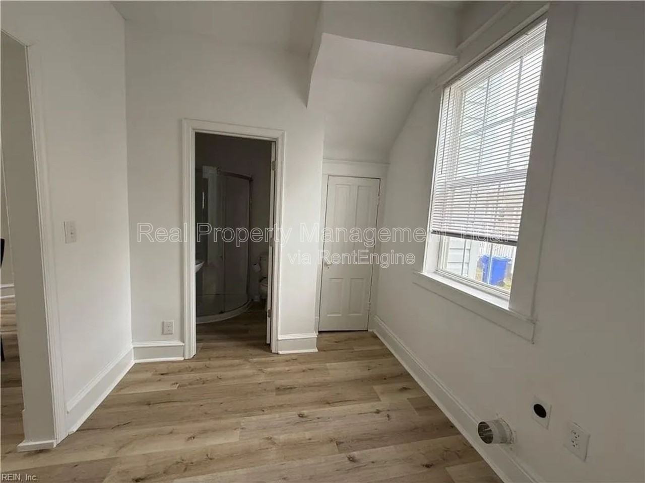 1020 23rd St - Photo 5 of 13