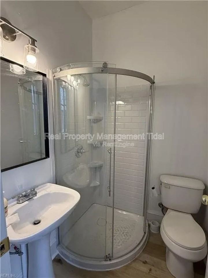 1020 23rd St - Photo 7 of 13