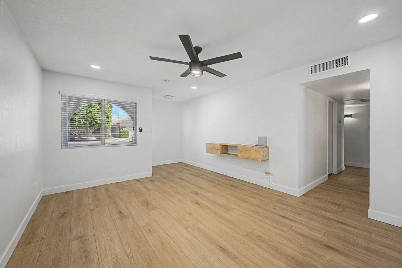 2303 E Inverness Ave - Photo 6 of 28