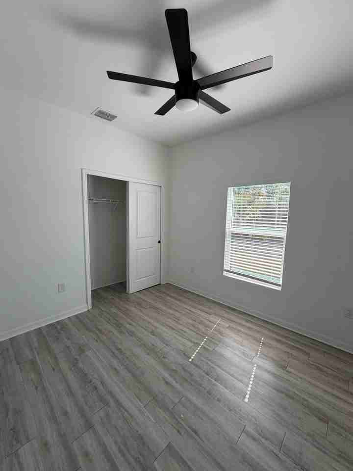 1145 Edgerton Ave - Photo 4 of 15