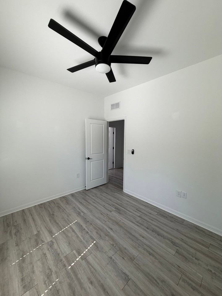 1145 Edgerton Ave - Photo 5 of 15