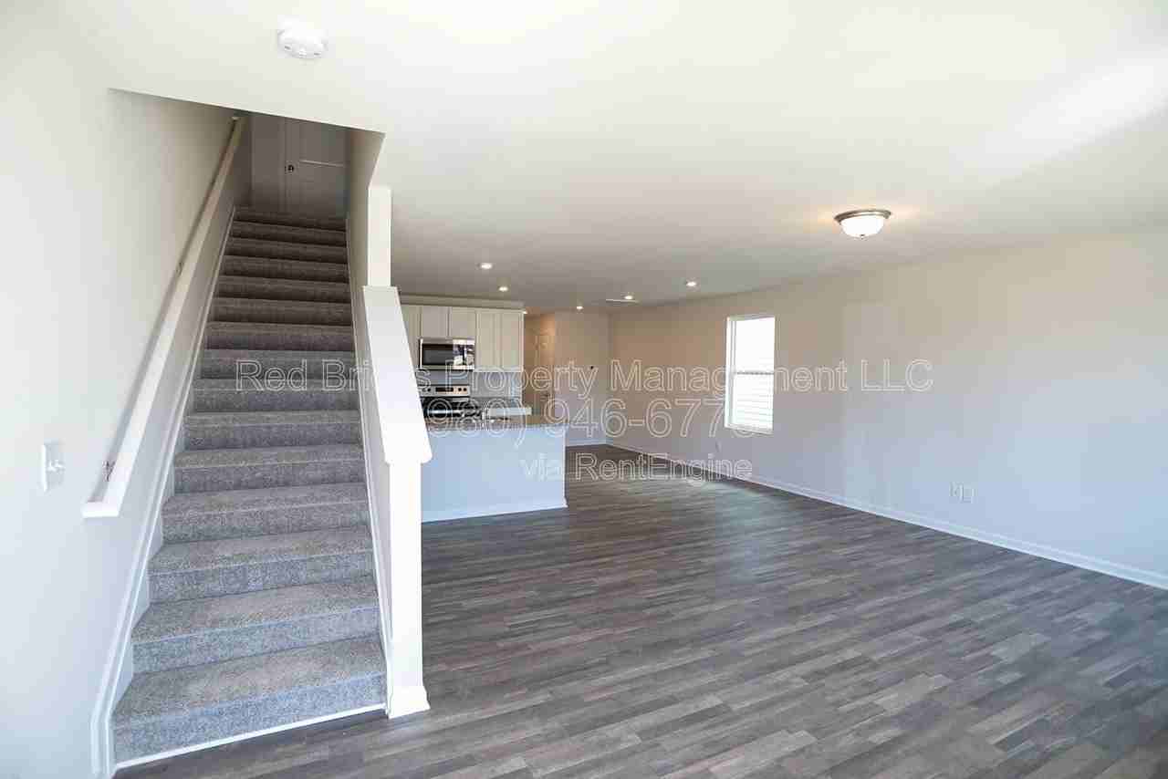 230 Winston Ln - Photo 4 of 33