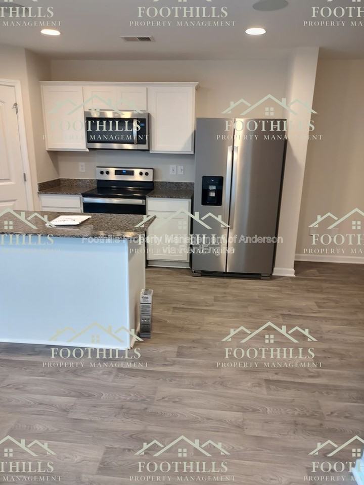 145 Adger Rd - Photo 6 of 25