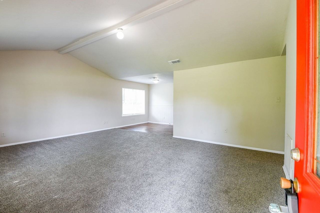 3210 Ridgefield Rd - Photo 3 of 22