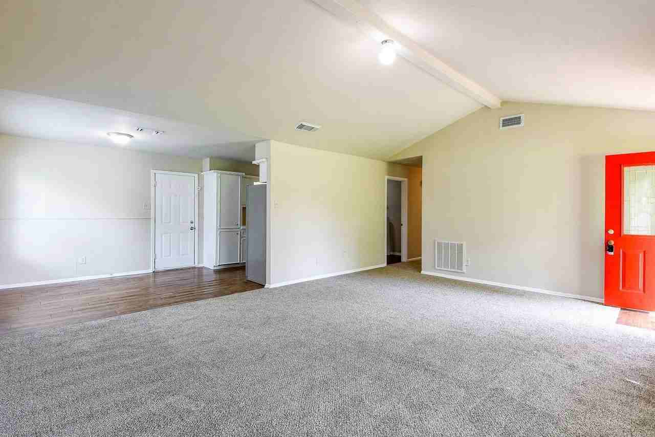 3210 Ridgefield Rd - Photo 4 of 22