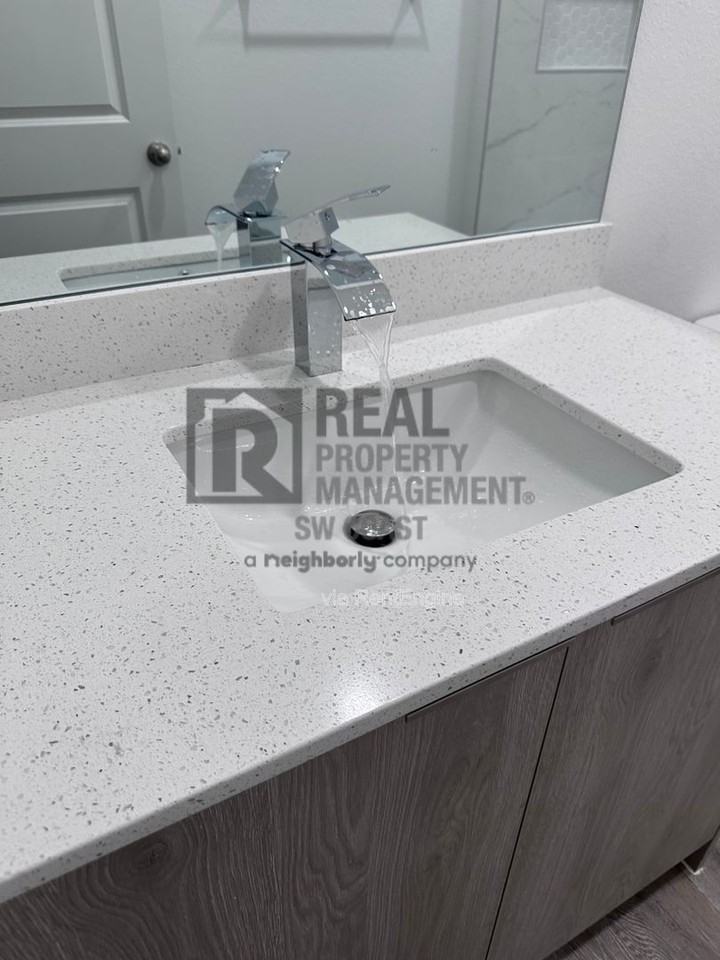 1263 Hillcrest St E - Photo 2 of 23