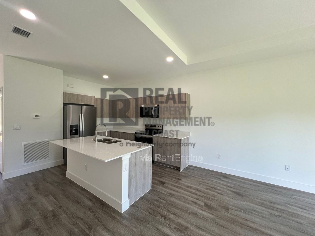 1263 Hillcrest St E - Photo 6 of 23