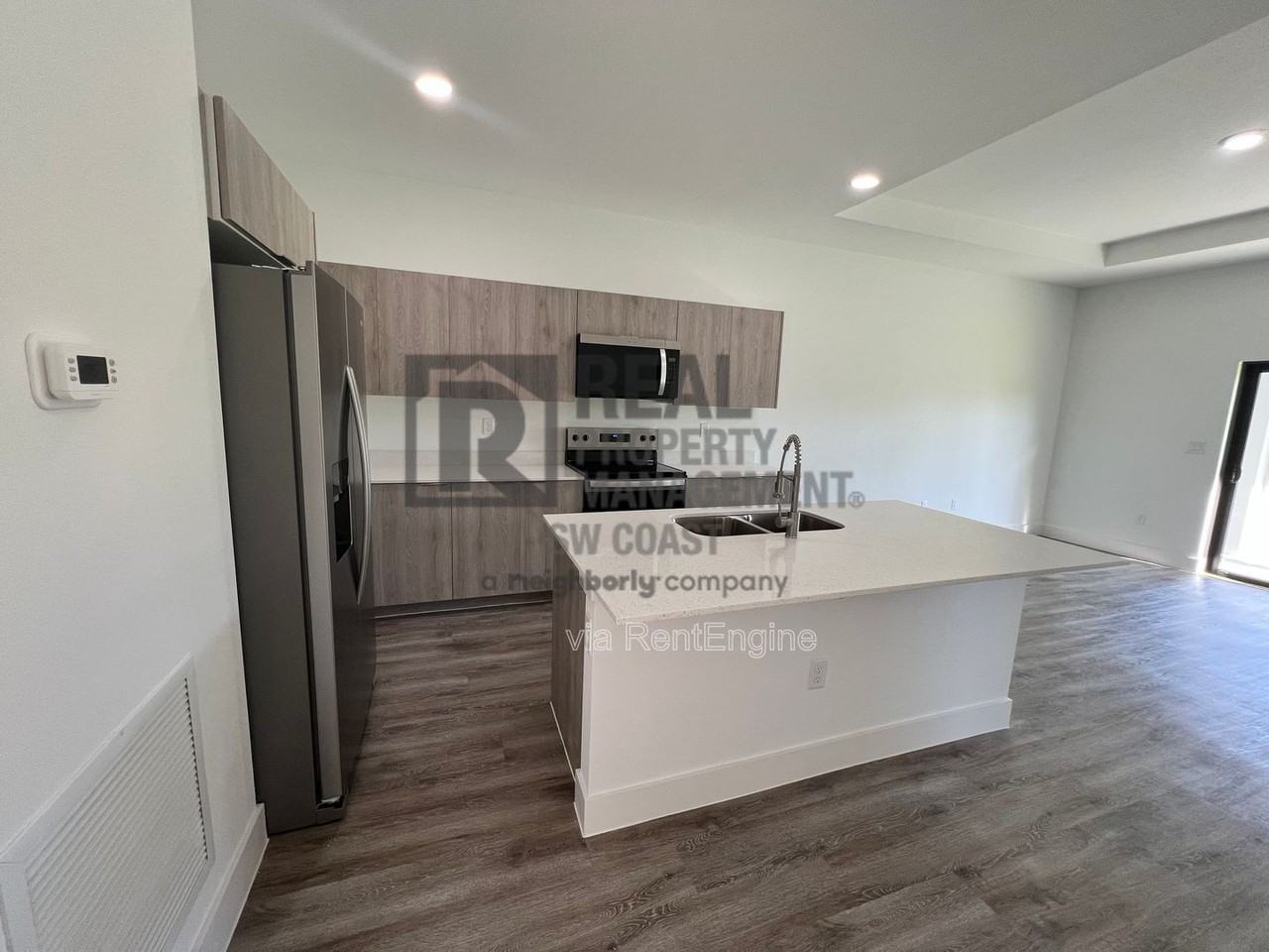 1263 Hillcrest St E - Photo 7 of 23