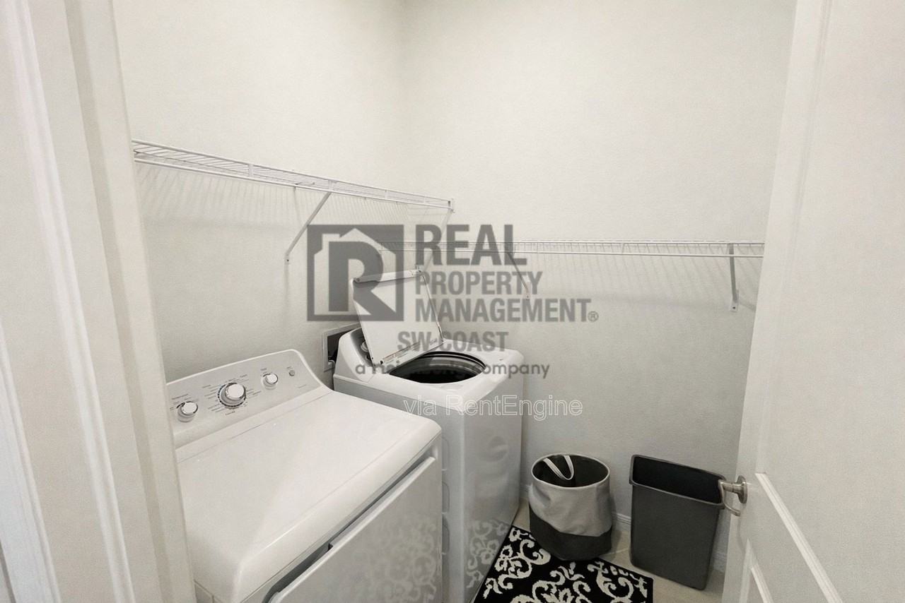 2555 Vine Ave - Photo 4 of 24